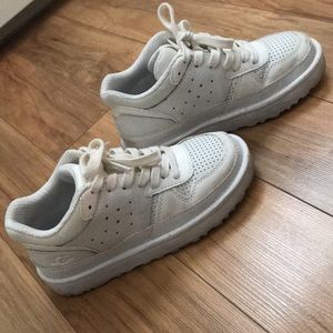 Woman’s White Highland UGG Sneakers